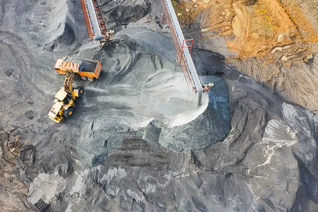 轴流风机与离心风机在建筑通风系统中的选型要点解析