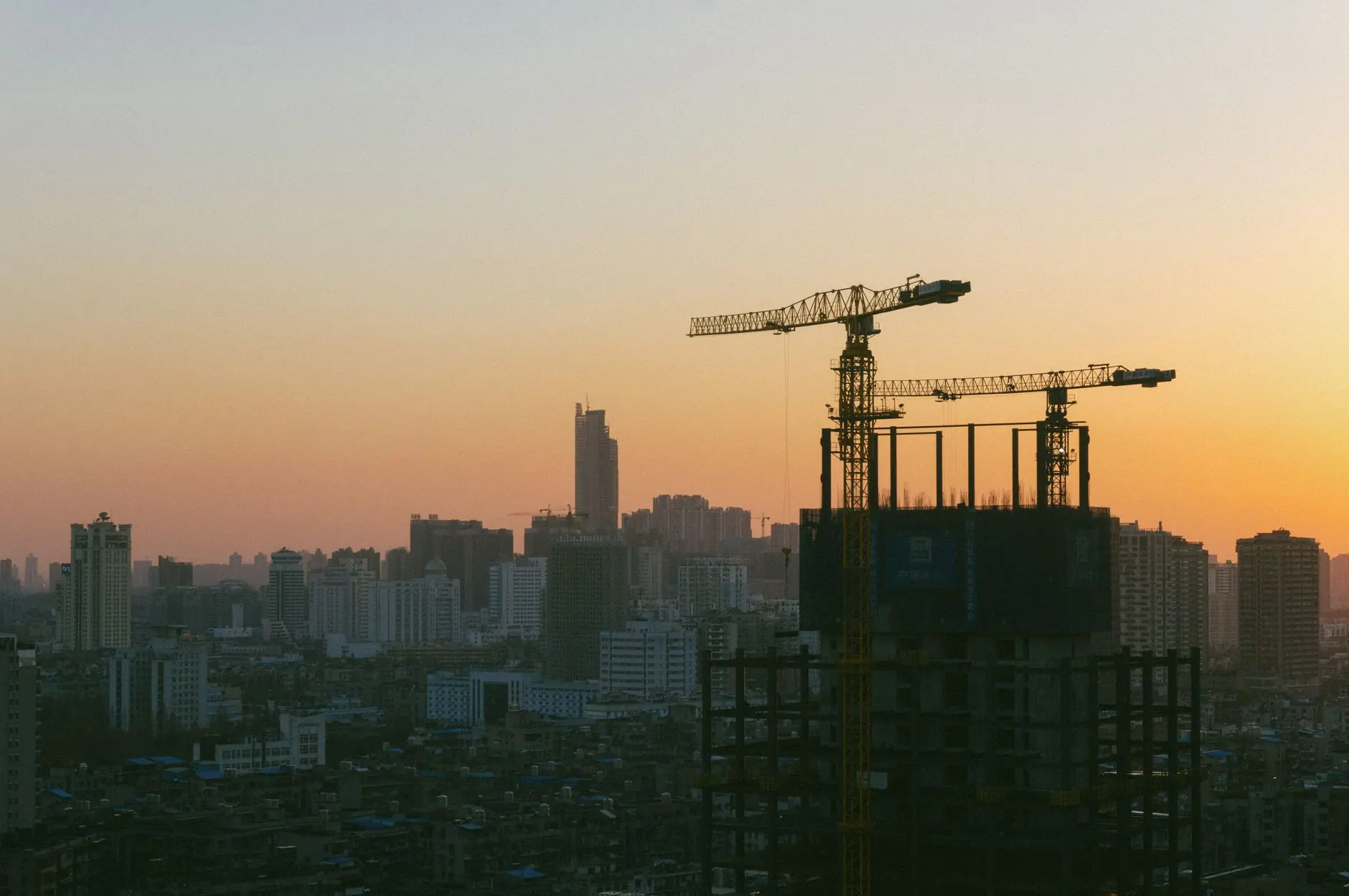 建筑消防排烟系统高效风机选型要点及设备配套方案