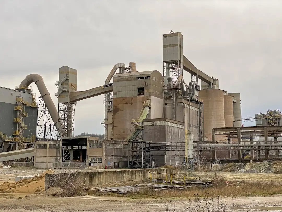 离心风机与轴流风机在高层建筑消防工程中的性能对比及应用